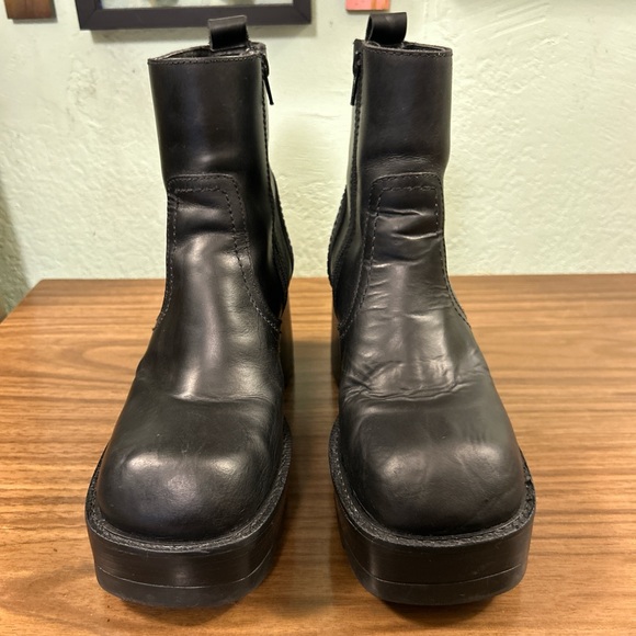 ⚡️Vintage Steve Madden Chunky Platform “SPIN” Boots⚡️ - Picture 5 of 7